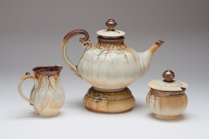 Brown and gold teaset                                         